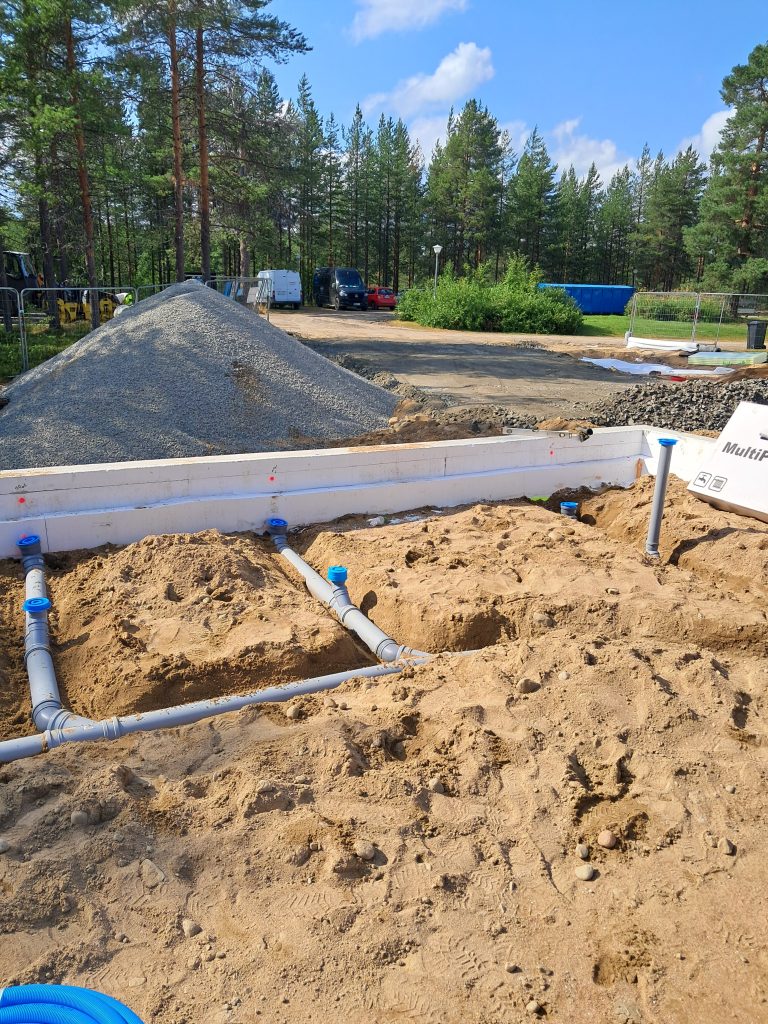 Napapiiri: sulanapito ja jäätymisen esto vesijohdoissa ja viemäreissä – lämmityskaapelit, eristys ja ohjaus oikein toteutettuna